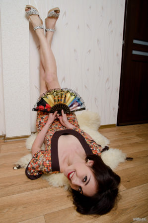 pin-up girl a vějíř