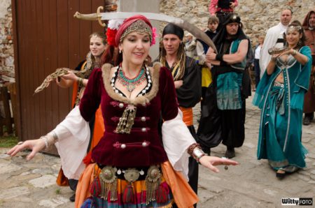 příchod historického průvodu a slavnostní ceremonie (15:30-16:00), Pivovarské zahrady | Český Krumlov, Slavnosti pětilisté růže 2014