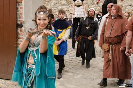 příchod historického průvodu a slavnostní ceremonie (15:30-16:00), Pivovarské zahrady | Český Krumlov, Slavnosti pětilisté růže 2014