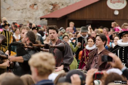 příchod historického průvodu a slavnostní ceremonie (15:30-16:00), Pivovarské zahrady | Český Krumlov, Slavnosti pětilisté růže 2014