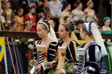 příchod historického průvodu a slavnostní ceremonie (15:30-16:00), Pivovarské zahrady | Český Krumlov, Slavnosti pětilisté růže 2014