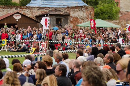 příchod historického průvodu a slavnostní ceremonie (15:30-16:00), Pivovarské zahrady | Český Krumlov, Slavnosti pětilisté růže 2014