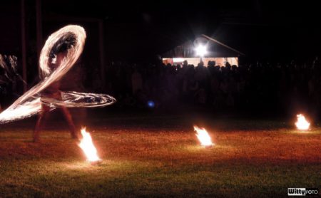 fireshow "Oheň a hudba" (22:00-22:30) - foceno kompaktem, Pivovarské zahrady | Český Krumlov, Slavnosti pětilisté růže 2014