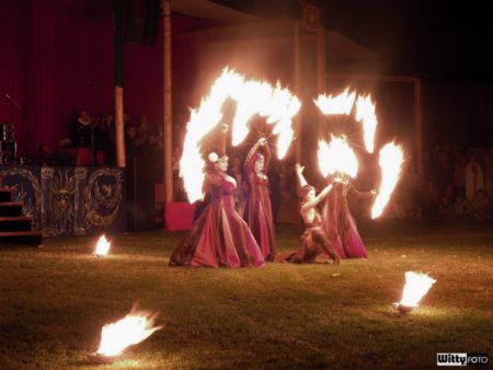 fireshow "Oheň a hudba" (22:00-22:30) - foceno kompaktem, Pivovarské zahrady | Český Krumlov, Slavnosti pětilisté růže 2014