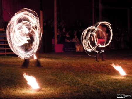 fireshow "Oheň a hudba" (22:00-22:30) - foceno kompaktem, Pivovarské zahrady | Český Krumlov, Slavnosti pětilisté růže 2014