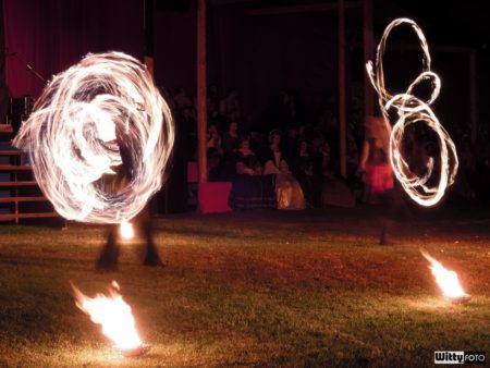 fireshow "Oheň a hudba" (22:00-22:30) - foceno kompaktem, Pivovarské zahrady | Český Krumlov, Slavnosti pětilisté růže 2014