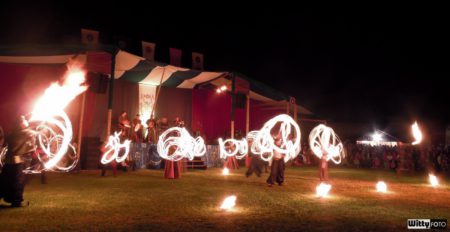 fireshow "Oheň a hudba" (22:00-22:30) - foceno kompaktem, Pivovarské zahrady | Český Krumlov, Slavnosti pětilisté růže 2014
