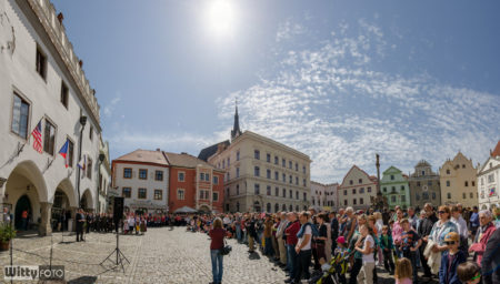 diváci na Náměstí Svornosti | Český Krumlov