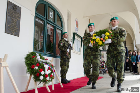 slavnostní odhalení pamětní desky na paměť válečných letců z českokrumlovského regionu | Český Krumlov