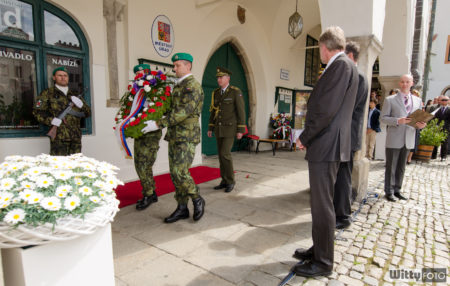 slavnostní odhalení pamětní desky na paměť válečných letců z českokrumlovského regionu | Český Krumlov