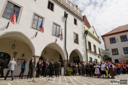 slavnostní odhalení pamětní desky na paměť válečných letců z českokrumlovského regionu | Český Krumlov