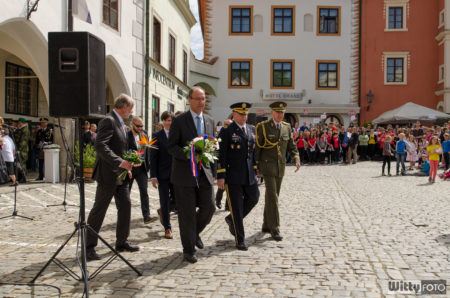 přesun oficiálních hostů k Hotelu Old Inn | Český Krumlov