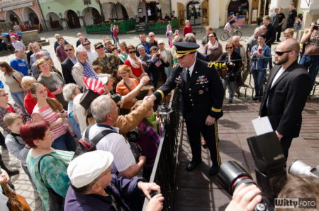 generálporučík Frederick B. Hodges, velitel amerických sil v Evropě | Český Krumlov