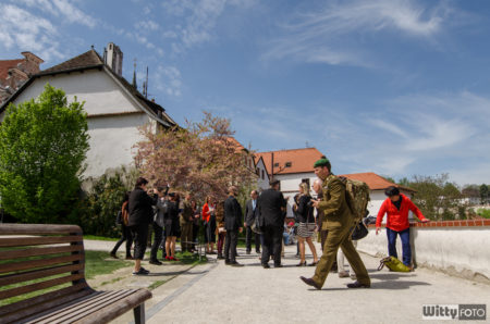 přesun na společné focení do Jezuitské zahrady | Český Krumlov