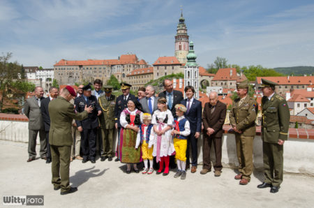 přípravy skupinového fota | Český Krumlov