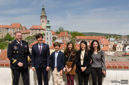 Schapiro s rodinou a Hodgesem v Jezuitské zahradě  | Český Krumlov