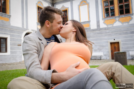 Jiří a těhotná Lenka očekávají Michaela | klášter Zlatá Koruna