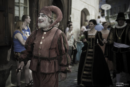ulice Dlouhá, 15:00 Slavnostní historický průvod městem | Český Krumlov, Slavnosti pětilisté růže 2016